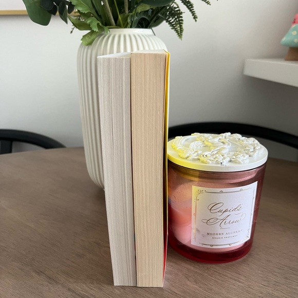 2 Booktok Books Bundle🤍 - Picture 3 of 3